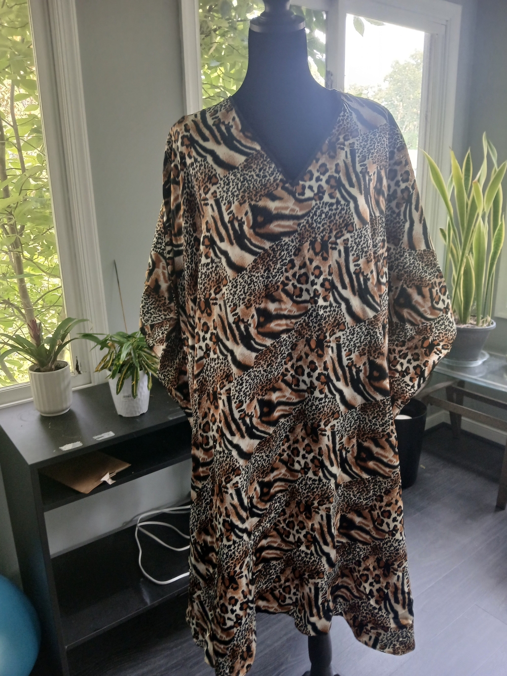 Women's Winlar Animal Print V-Neck Caftan in Brown and Black Resort Wear Chic
